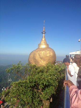 Golden rock pagoda, Myanmarの素材