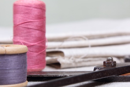 Spools with varicoloured threads and metallic scissorsの写真素材
