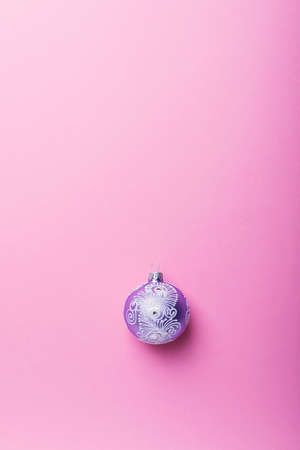 Christmas violet ball on the pink background, christmas concept. Top down view with copy space for textの写真素材