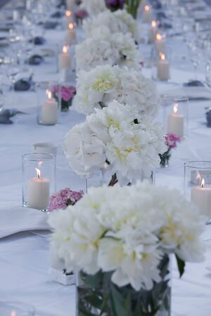 White flowers on white table の写真素材