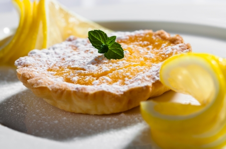 Quiche tart with bacon and cheese served with fresh lemons.の写真素材