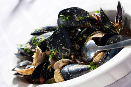 Mussels in a bowlの写真素材