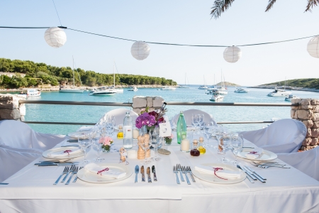 The decor on a wedding table beautiful and organized.の写真素材