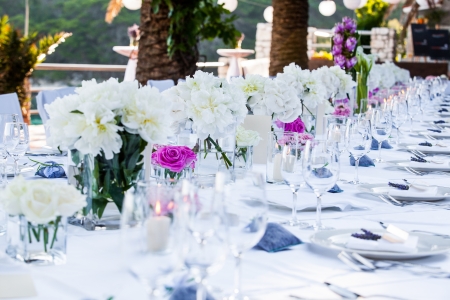 A very nicely decorated wedding table with plates and serviettes.の写真素材