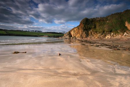 The wet sands on Wonwell beach next to the Erme Estuary in the South Hams seem to reflect the Mackerel pattern of the clouds. の写真素材