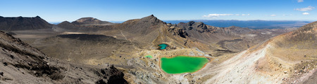 The Tongariro Crossing crosses 19 kilometers across the barren, volcanic, desert of New Zealand's north island.の写真素材