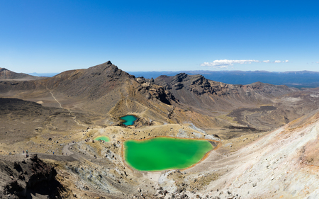 The Tongariro Crossing crosses 19 kilometers across the barren, volcanic, desert of New Zealand's north island.の写真素材