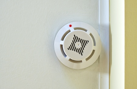 Smoke detector device on ceiling. Close-up viewの写真素材