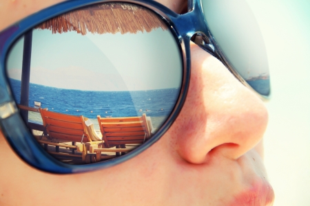 Reflection of a tropical resort in sunglassesの写真素材