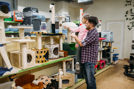 Father and daughter buying supplies in petshopの写真素材