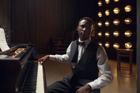 Ebony grand piano player on the stageの写真素材