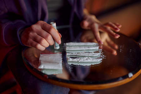 Drug addict woman with powder prepares a doseの写真素材