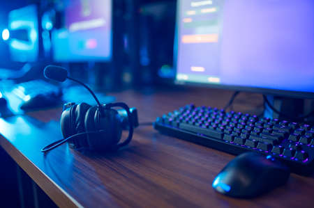 Monitors, keyboards and headsets, gaming clubの写真素材