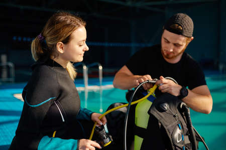 Male instructor explains how scuba gear worksの写真素材