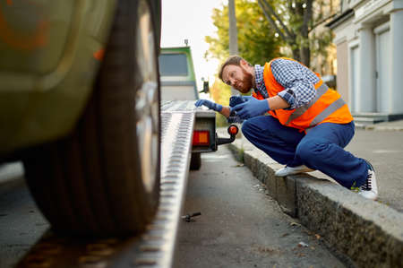 Car evacuation and technical assistant at workの写真素材