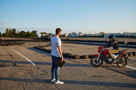 Student rides around the cones, motorcycle schoolの写真素材