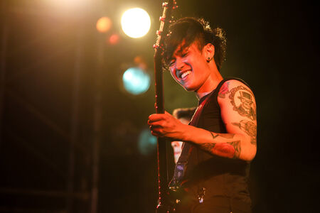 CHONBURI,THAILAND-J ANUARY16  The singer of Cocktail band is performing himself in Kasetsart indy music festival 2014 at Kasetsart University Si-Racha campus on Jan 16, 2014 in Chonburi,Thailand のeditorial素材