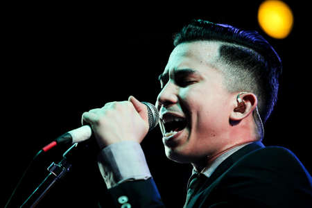CHONBURI,THAILAND-FEBRUARY 16  The singer of Slot Machine band was showing his performance in Kasetsart University indy music concert 2014 at Kasetsart University Sriracha campus on Feb 16, 2014 in Chonburi,Thailand のeditorial素材