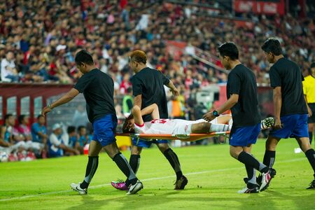 NONTHABURI,THAILAND-JULY 25: Injured player of Saraburi FC in first aids medic between the game MTUTD and Saraburi FC on July 25,2015 in Thailand.のeditorial素材