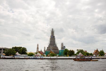 BANGKOK THAILAND AUG 11,2015 : The landscape of Wat Arun (Arun Temple) in under maintenance taken on Aug 11,2015.のeditorial素材