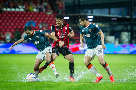 NONTHABURI,THAILAND-SEPTEMBER 23: Chananan Pombuppha(No.22) Players of SCG Muangthong United in action between the game MTUTD and Chaing Rai UTD in Chang FA Cup 2015 at SCG Stadium on Sep 23, 2015のeditorial素材