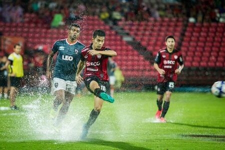 NONTHABURI,THAILAND-SEPTEMBER 23: Sarach Yuyen(No.16) Players of SCG Muangthong United in action between the game MTUTD and Chaing Rai UTD in Chang FA Cup 2015 at SCG Stadium on Sep 23, 2015のeditorial素材