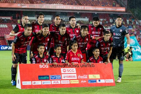 NONTHABURI,THAILAND-SEPTEMBER 23: Players of SCG Muangthong United before the game SGC Muangthong United and Chaing Rai United in Chang FA Cup 2015 at SCG Stadium on Sep 23, 2015 in Nonthaburi, Thailand.のeditorial素材