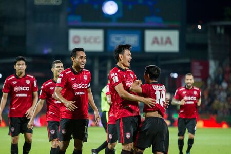 NONTHABURI,THAILAND-MAY1: Chanathip Songkrasin(No.18) Player of SCG Mueng Thong UTD in action between the game MTUTD VS Chonburi FC on May 1,2016.のeditorial素材