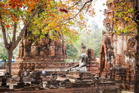 AYUTTHAYA, THAILAND - JANUARY 27,2017 : Aged abandon temple and buddha in Ayutthaya, the national historical place of Thailand.のeditorial素材