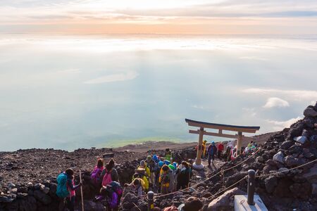YAMANASHI, JAPAN - JULY 24, 2016 : Crowds of climbers at the summit. Most Japanese climb the Fuji mountain at night in order to be in a position at or near the summit when the sun rises. The morning light is called goraiko,のeditorial素材
