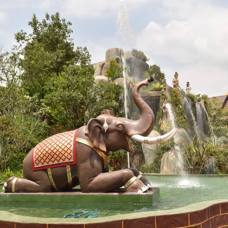 Elephant stucco with natural background, Suanthai Pattaya Thailandの素材