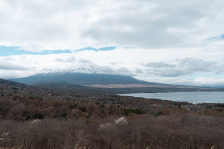 Yamanaka lake and Mt. Fuji seen from Panoramadai view point on cloudy dayのeditorial素材