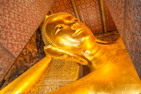 the famous Reclining Buddhaの写真素材