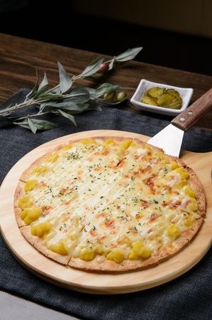 sweet potato pizza on tableの写真素材