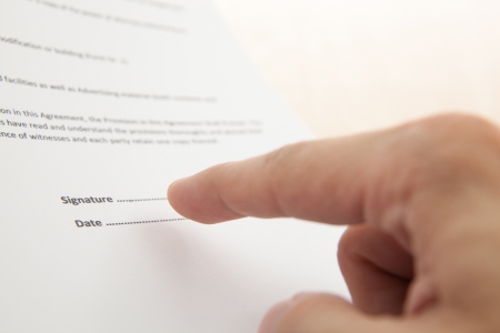 Man hand signing a contractの写真素材