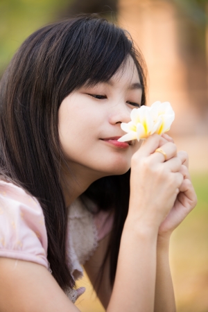 beautiful girl with daisies, outdoor portraitの写真素材