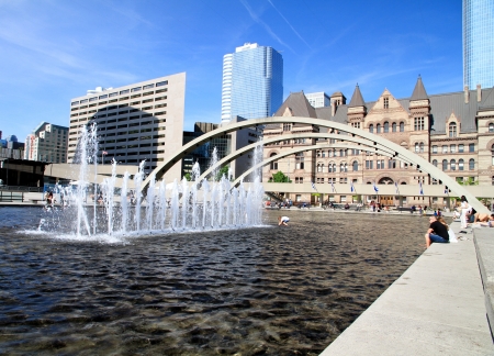 A view of Nathan Phillips Square in Toronto during a beautiful day of Springのeditorial素材