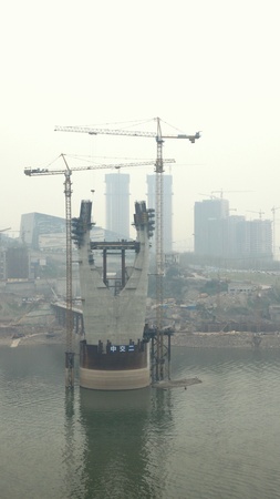 Chongqing, China, March 18, 2012 - A bridge under construction on the Yangtze River, in Chongqingのeditorial素材
