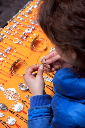 Fenghuang, China, March 23, 2012 - A jewelry street vendor in Fenghuang, Chinaのeditorial素材