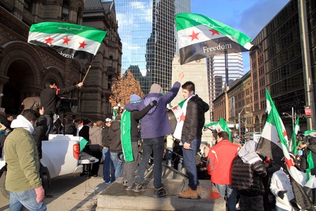 TORONTO - MARCH 16: Syrian demonstrators on March 16, 2013 in Toronto. Since March 2011, Syria has been embroiled in civil war in the wake of uprisings against Assadのeditorial素材