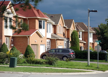  suburban street on September 4, 2013 in Richmond Hill, Canadaのeditorial素材