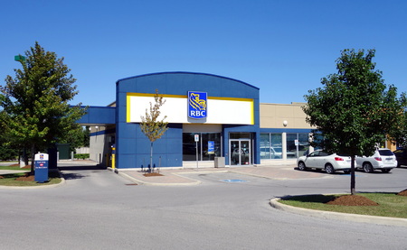 Branch of RBC bank on September 5, 2013 in Toronto  Royal Bank of Canada  RBC  serves 18 million clients and has 80,100 employees worldwide のeditorial素材