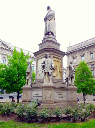 MILAN, ITALY - APRIL 12, 2014  Leonardo Da Vinci monument in Piazza della Scala, in front of Palazzo Marino, Milan s city hall, Italy のeditorial素材