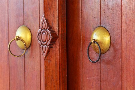 Antique wooden door with iron knockerの写真素材