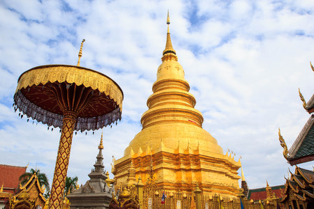 LAMPHUN-August,8 :Wat Phra That Hariphunchai pagoda temple important religious traveling destination in northern province is the most famous temple Where located near Chiengmai .THAILAND August,9 2016のeditorial素材