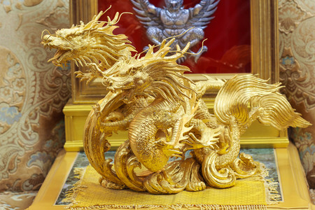 Chonburi Thailand - November 25th, 2016: Golden Dragon sculpture museumのeditorial素材