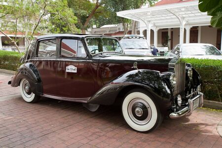 HUA HIN, THAILAND - DEC 17: Rolls Royce Silver Dawn 1953 4566cc display in Hua Hin Vintage Car Parade 2011 Sofitel Centara Grand Resort & Villas Hua Hin on December 17, 2011 in Hua Hin, Thailand.のeditorial素材