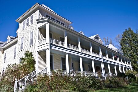 View of the front of the Balsam Mountain Inn, a 100 year old structure that's a bed and breakfast hotel. Three stories full of period furnishings.のeditorial素材