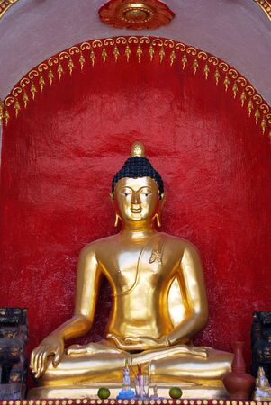 Golden buddhist statues in Wat Phra Sing temple, Chiang Mai, Thailand のeditorial素材