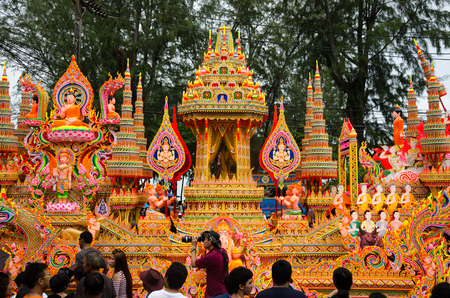 SONGKHLA, THAILAND- OCTOBER 20: Lak Phra and Tak Bat Devo are Buddhist festival held annually .The festival is to celebrate the end of Buddhist Lent at Lan Dok Kaew, and Sa Bua of Samila cape on October 20, 2013 in Songkla, Thailand.のeditorial素材